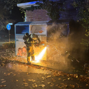 Altkleidercontainer in Nordhorn brennt vollständig aus
